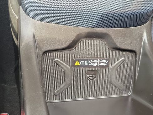 Used 2022 Chevrolet Colorado Z71 AWD/4WD image 32