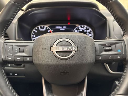 Used 2025 Nissan Rogue SV FWD image 30