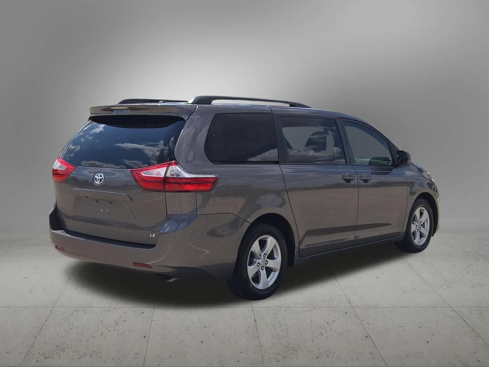 Used 2017 Toyota Sienna LE FWD image 6