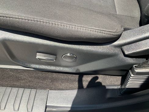 Used 2018 Ford F150 XLT AWD/4WD image 15