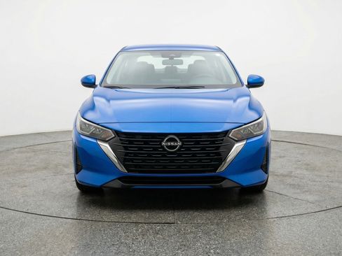 Used 2025 Nissan Sentra SV image 2