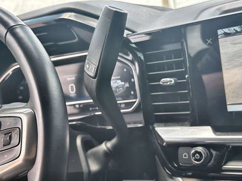 Used 2023 Chevrolet Silverado 1500 LT AWD/4WD image 15