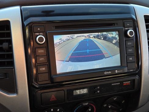 Used 2014 Toyota Tacoma PreRunner image 20