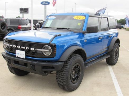 Certified 2024 Ford Bronco Wildtrak AWD/4WD image 2