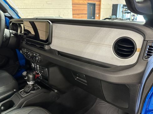 Used 2024 Jeep Wrangler Unlimited AWD/4WD image 23