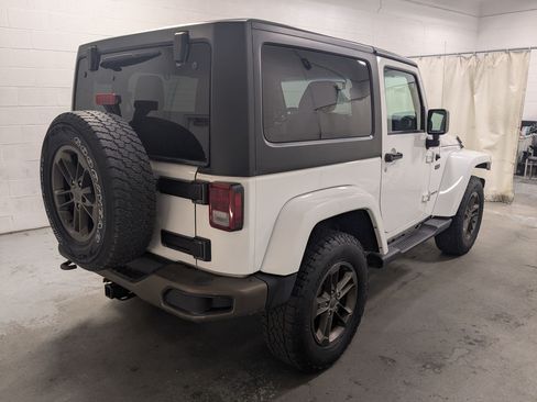 Used 2017 Jeep Wrangler Sahara AWD/4WD image 7