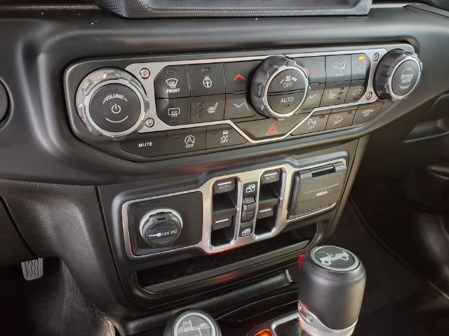 Used 2019 Jeep Wrangler Unlimited Sahara AWD/4WD image 15