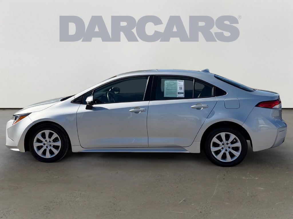 Used 2025 Toyota Corolla LE FWD image 4