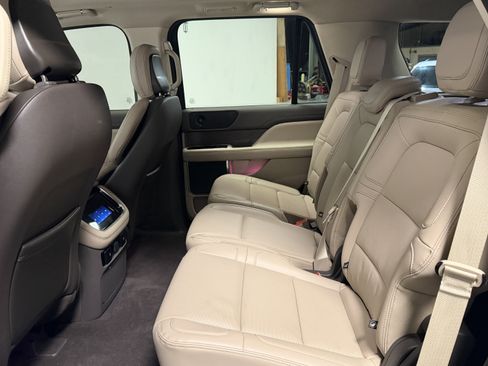 Used 2024 Lincoln Navigator Premiere image 24