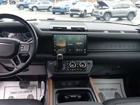 Used 2023 Land Rover Defender 130 X-Dynamic SE image 15