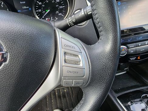 Used 2015 Nissan Rogue SL w/ SL Premium Package image 28