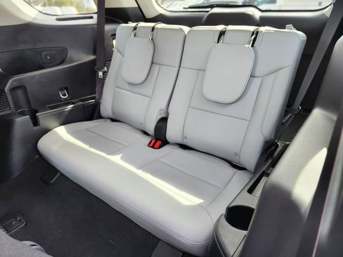 Certified 2025 Ford Explorer Platinum w/ LUX Leather Package image 18