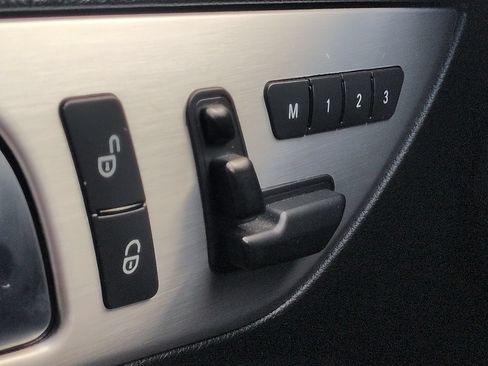Used 2014 Mercedes-Benz SLK 250 image 19