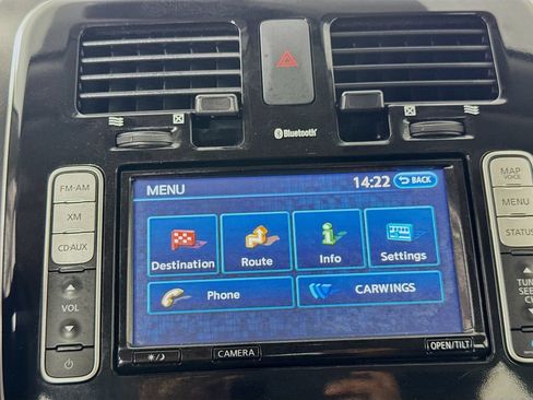 Used 2014 Nissan Leaf SL w/ Premium Package FWD image 19