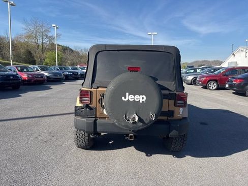 Used 2015 Jeep Wrangler Unlimited Sahara AWD/4WD image 7