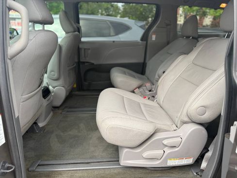 Used 2015 Toyota Sienna XLE w/ XLE Navigation Package FWD image 13