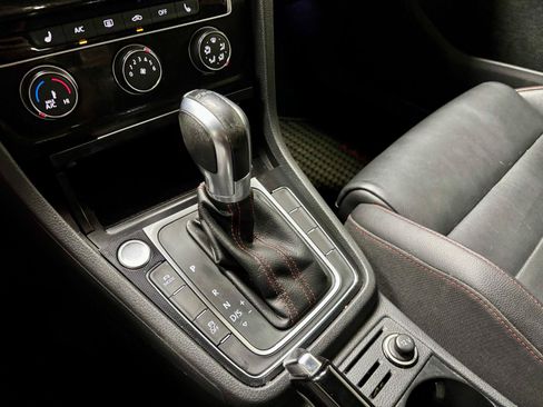 Used 2017 Volkswagen GTI SE FWD image 29