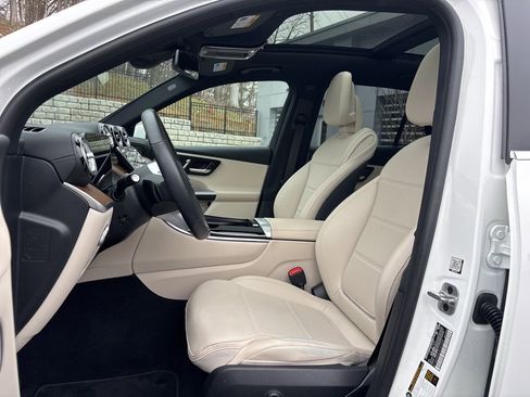 Used 2023 Mercedes-Benz GLC 300 4MATIC image 13