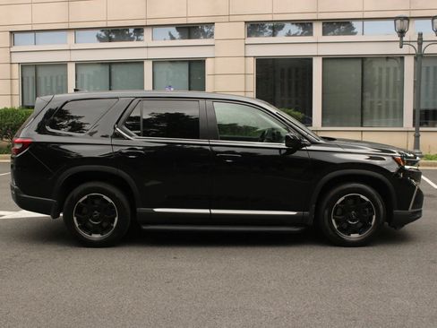 Used 2025 Honda Pilot EX-L image 6