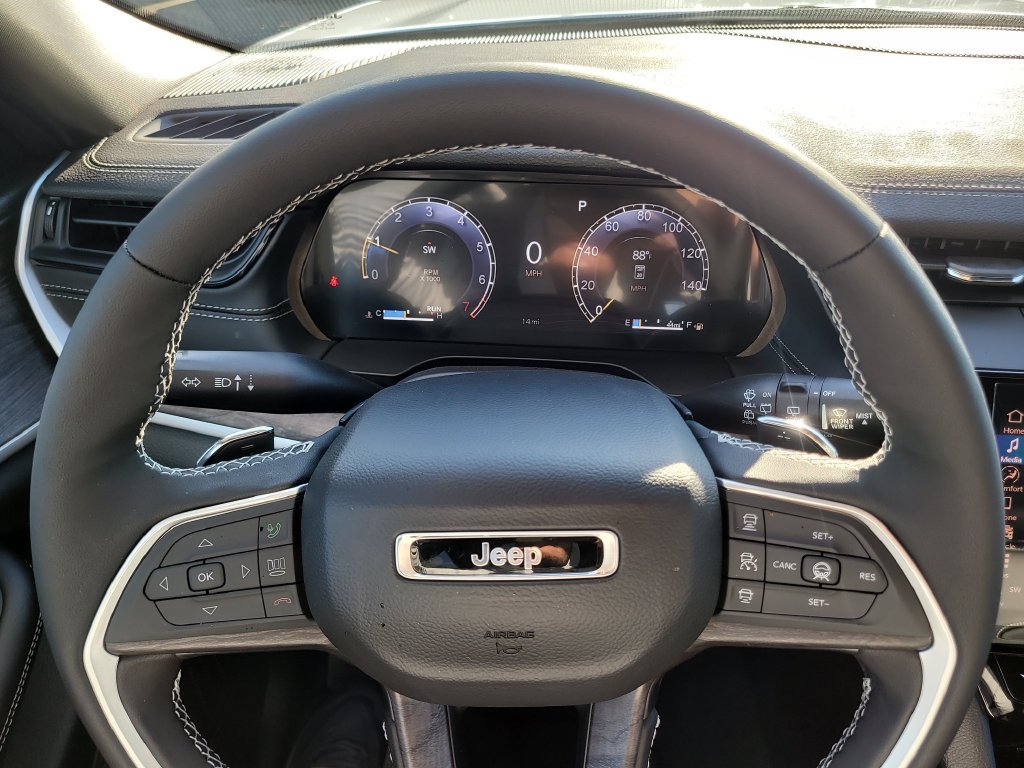 New 2027 Jeep Grand Cherokee Altitude AWD/4WD image 32