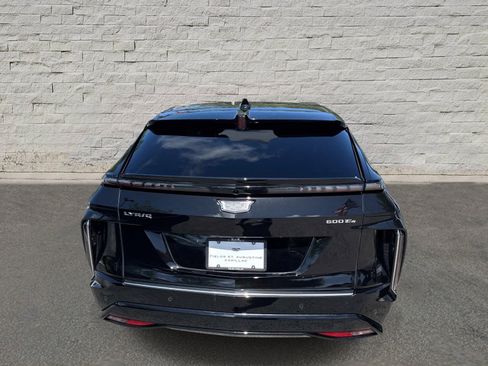 Used 2025 Cadillac Lyriq Luxury w/ LPO, Floor Liner Package AWD/4WD image 6