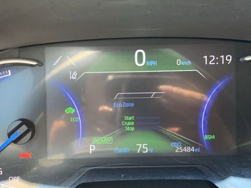 Used 2025 Toyota RAV4 XLE AWD/4WD image 20
