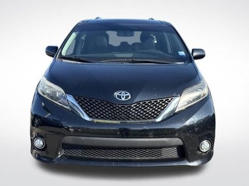 Used 2017 Toyota Sienna SE image 10