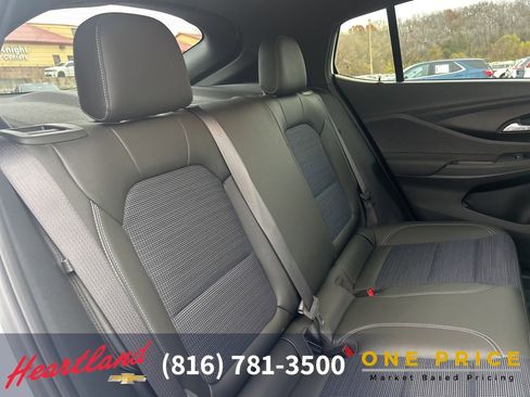 Used 2025 Buick Envista Preferred image 40