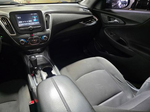 Used 2018 Chevrolet Malibu LT FWD image 10