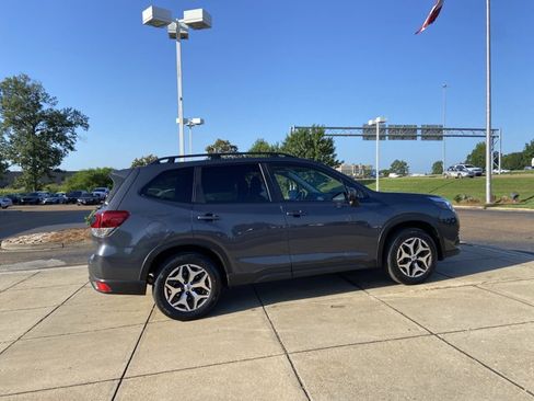 Used 2022 Subaru Forester Premium AWD/4WD image 12
