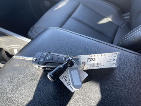 Used 2021 Ford F250 Lariat w/ Lariat Value Package image 32