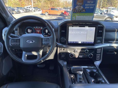 Used 2023 Ford F150 Lariat w/ Trailer Tow Package image 4