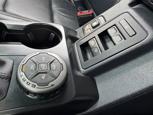 Used 2025 Ford Bronco Badlands image 26