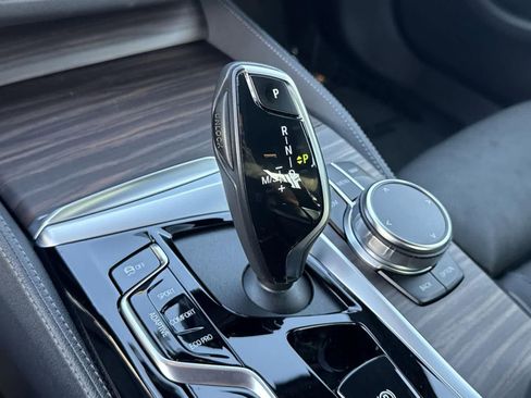 Used 2022 BMW M550i xDrive w/ Dynamic Handling Package image 15