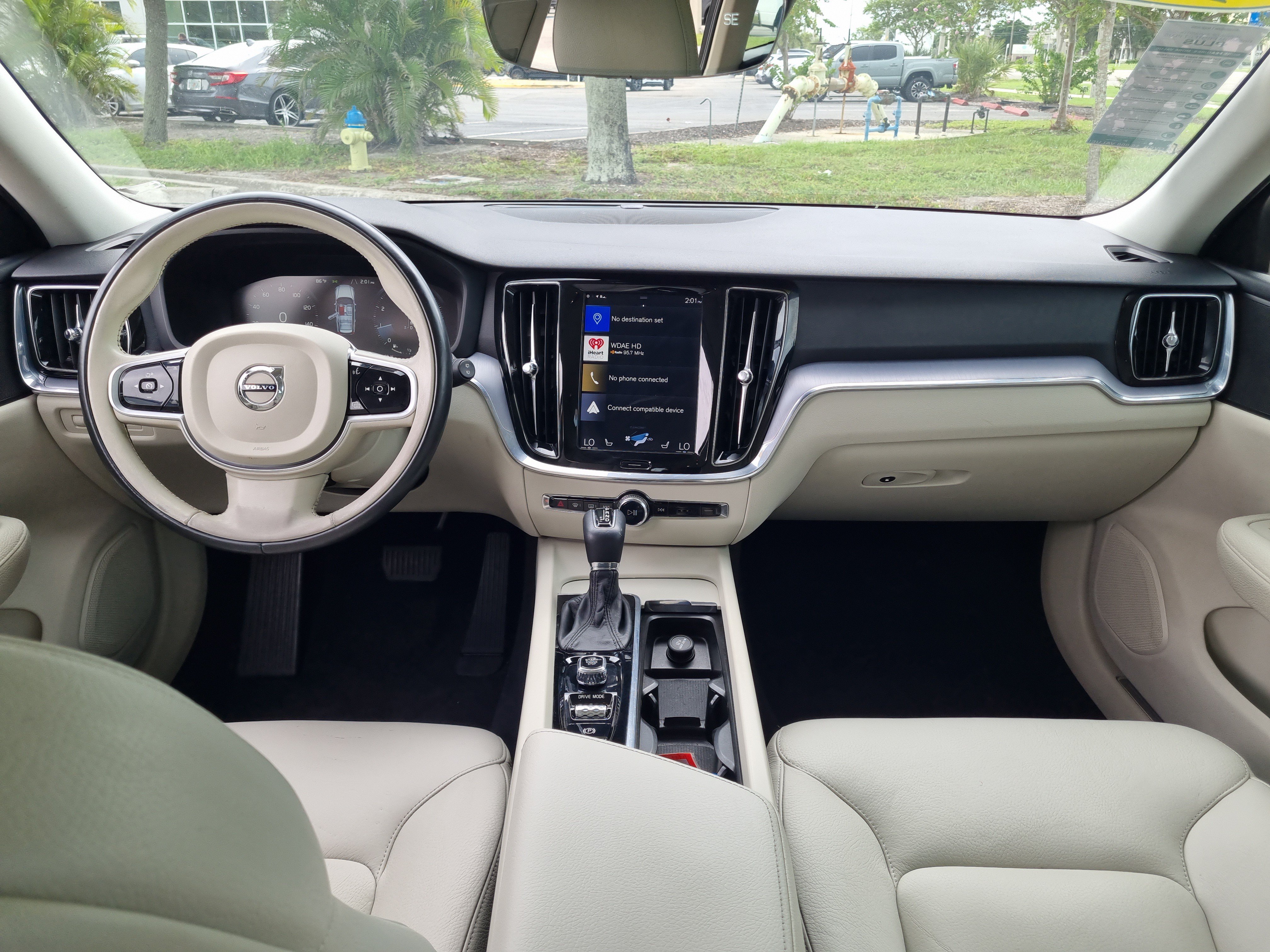 Used 2020 Volvo V60 T5 Momentum FWD image 17