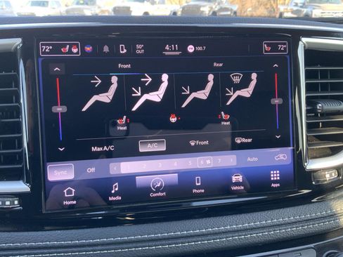 Used 2022 Chrysler Pacifica Touring-L image 39