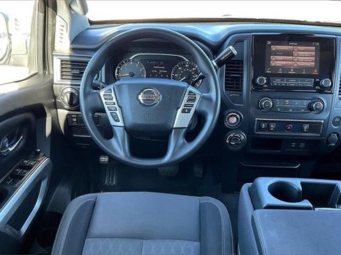 Used 2022 Nissan Titan SV image 5