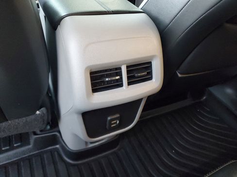 Used 2022 GMC Terrain SLT image 17