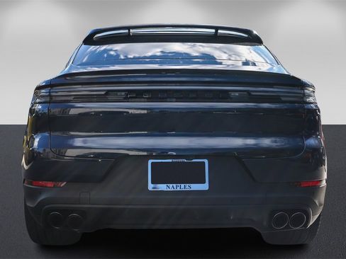 Used 2024 Porsche Cayenne S image 4