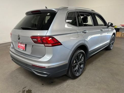 Used 2024 Volkswagen Tiguan SE FWD image 3