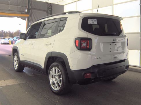 Used 2023 Jeep Renegade Latitude w/ Sun & Fun Group AWD/4WD image 3