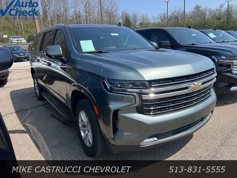 Used 2024 Chevrolet Suburban LT image 2