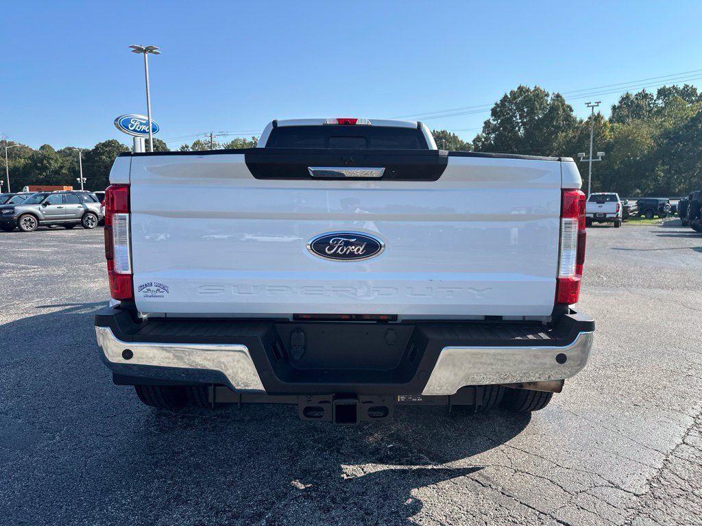Used 2019 Ford F350 Lariat w/ Chrome Package AWD/4WD image 4