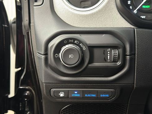 Used 2025 Jeep Wrangler Unlimited Sahara w/ Safety Group image 30