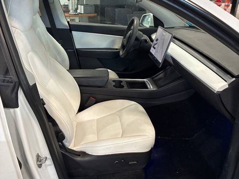Used 2021 Tesla Model Y Long Range image 7