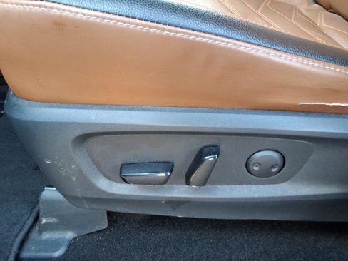 Used 2023 Nissan Pathfinder Platinum image 9