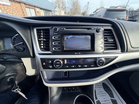 Used 2015 Toyota Highlander Plus AWD/4WD image 57