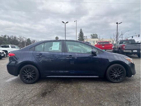 Used 2022 Toyota Corolla LE image 9