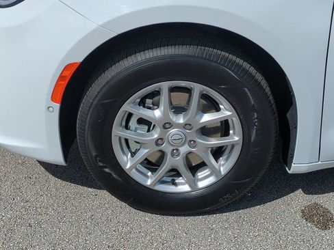 New 2026 Chrysler Pacifica Select FWD image 11