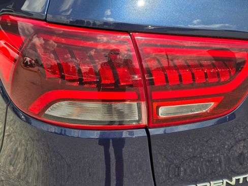 Used 2019 Kia Sorento EX FWD image 11